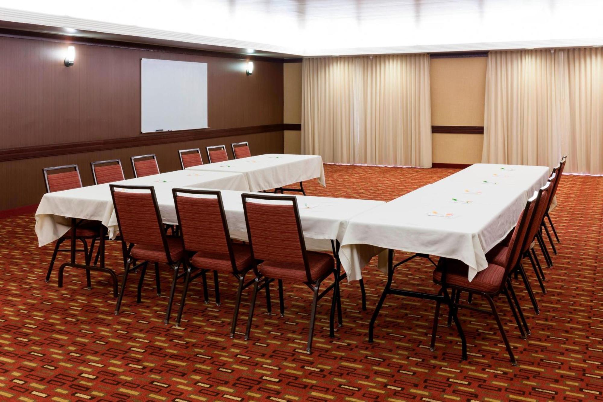Hotel Courtyard By Marriott Wichita East Exterior foto