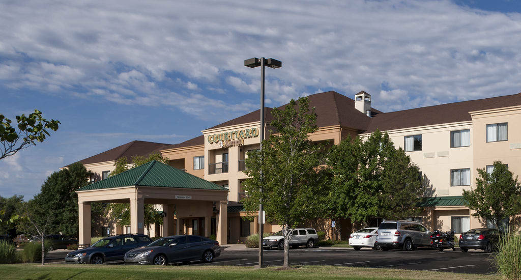 Hotel Courtyard By Marriott Wichita East Exterior foto